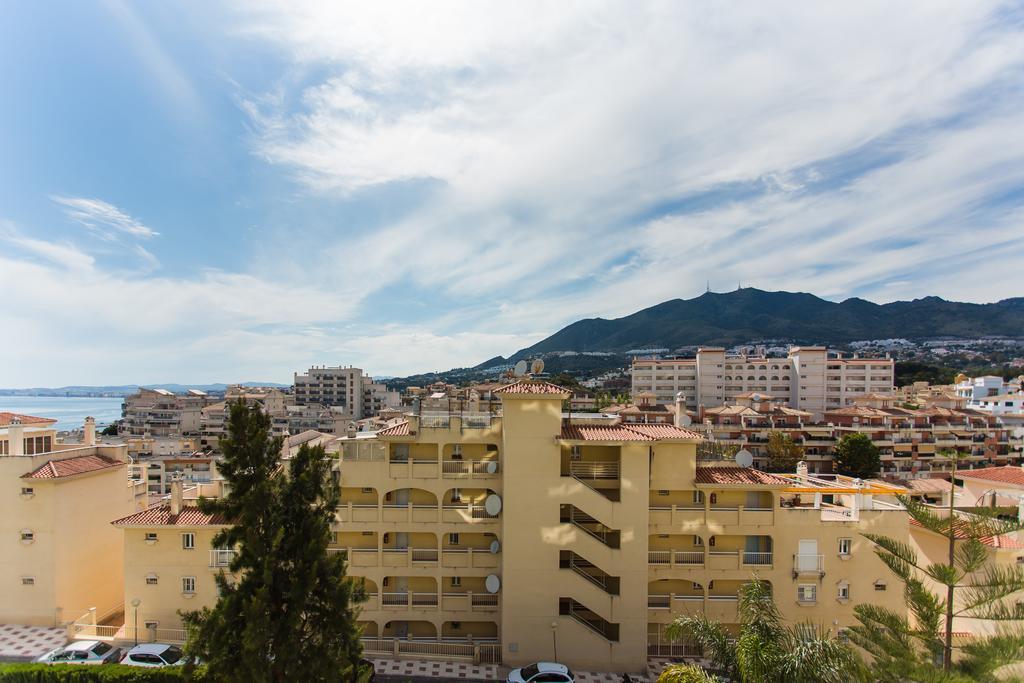Apartamento Playaquebrada Apartment เบนัลมาเดนา ภายนอก รูปภาพ