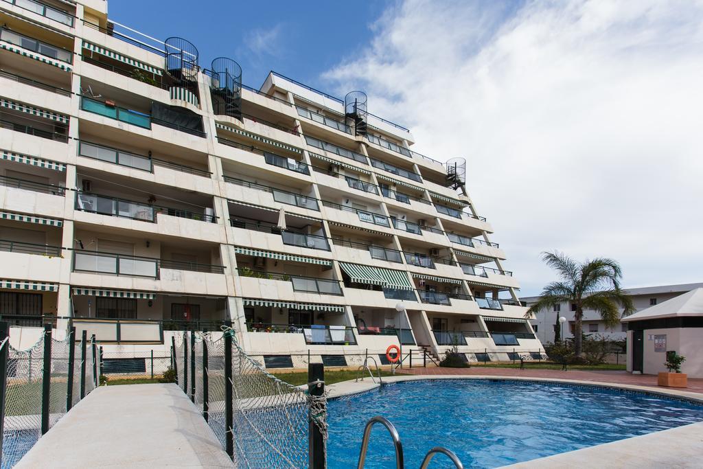 Apartamento Playaquebrada Apartment เบนัลมาเดนา ภายนอก รูปภาพ