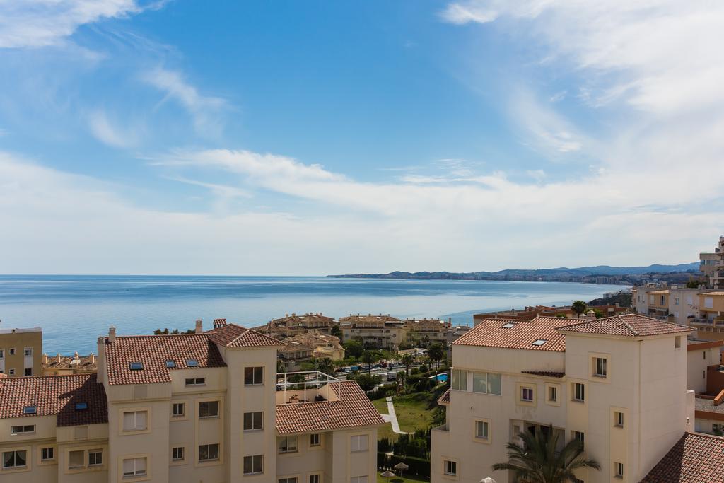 Apartamento Playaquebrada Apartment เบนัลมาเดนา ภายนอก รูปภาพ