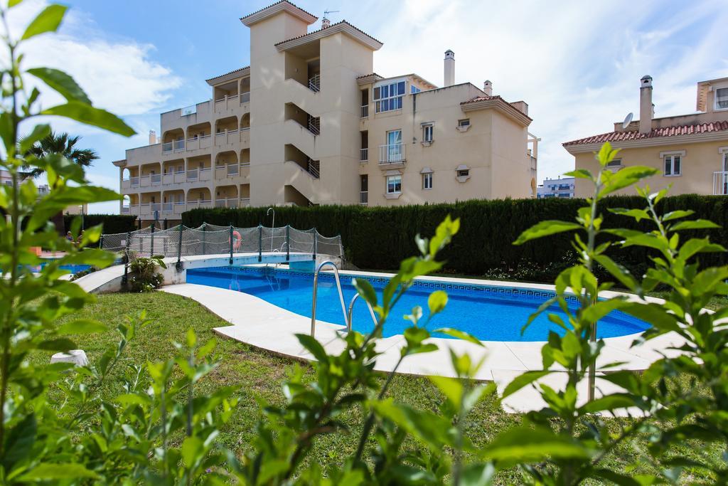 Apartamento Playaquebrada Apartment เบนัลมาเดนา ภายนอก รูปภาพ