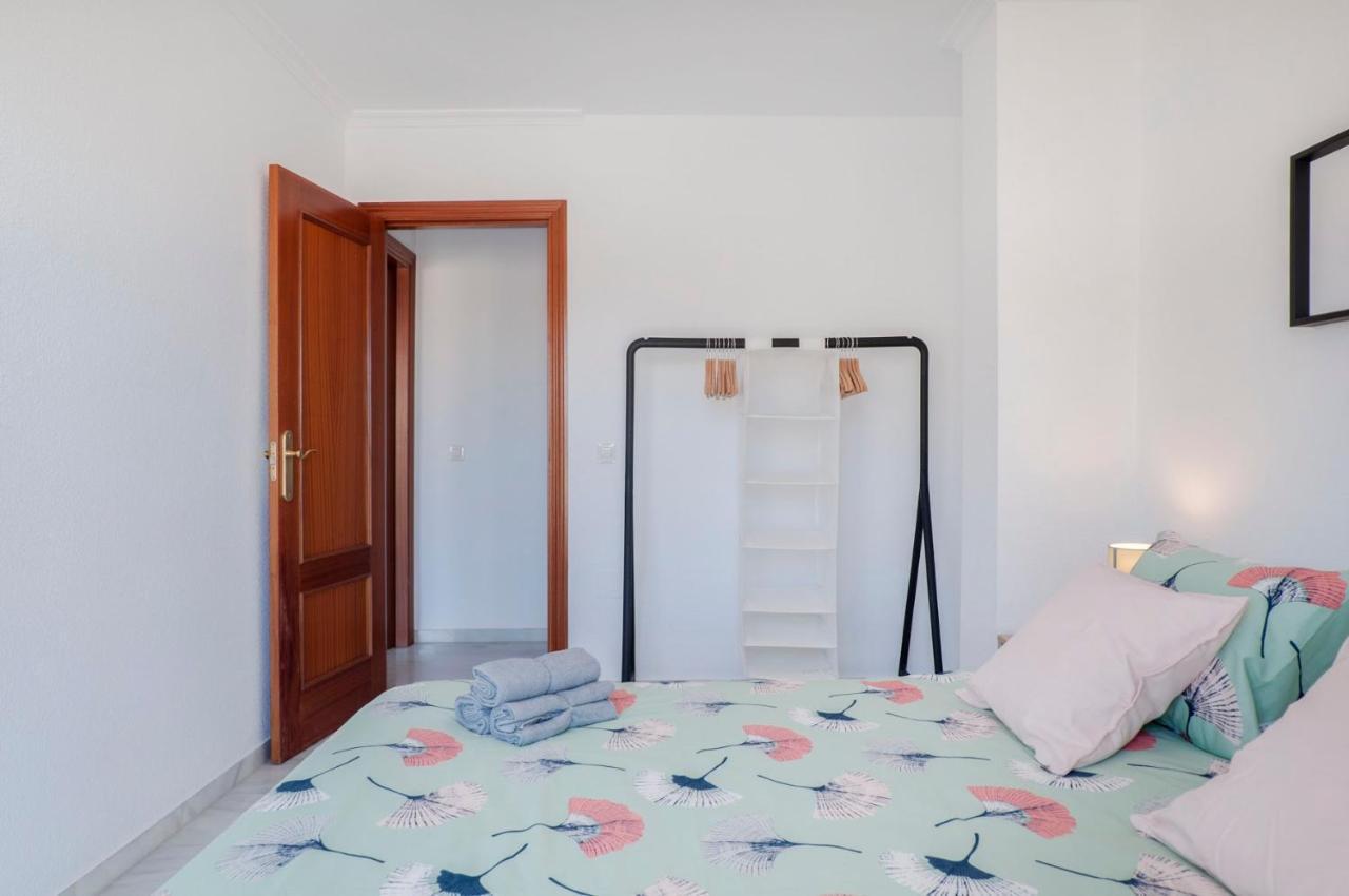 Apartamento Playaquebrada Apartment เบนัลมาเดนา ภายนอก รูปภาพ
